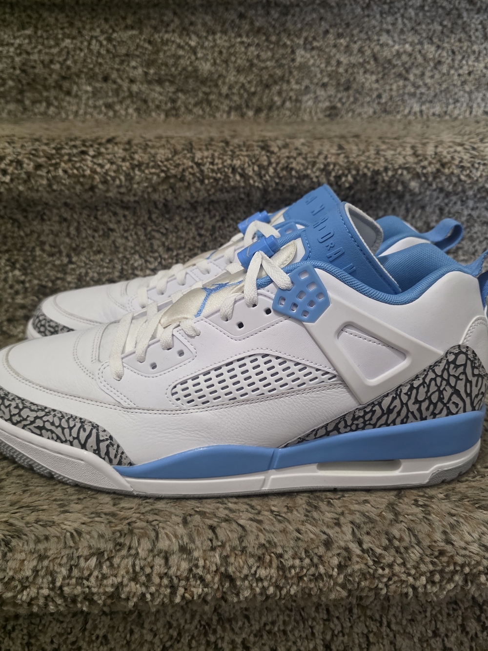 Jordan Men’s White and University Blue Spizike Basketball Shoes - Picture 9 of 15